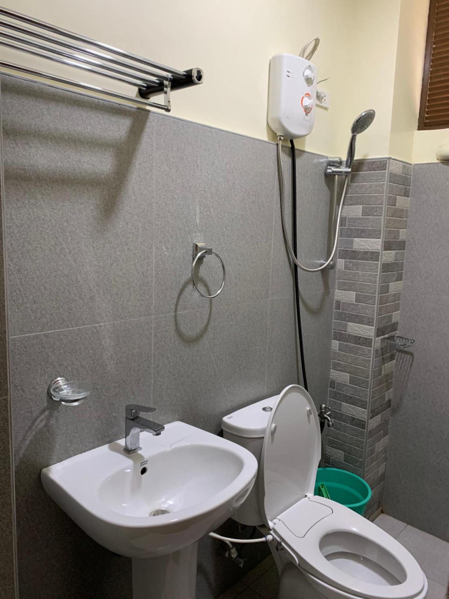 Zl Travelers Inn Batuan エクステリア 写真