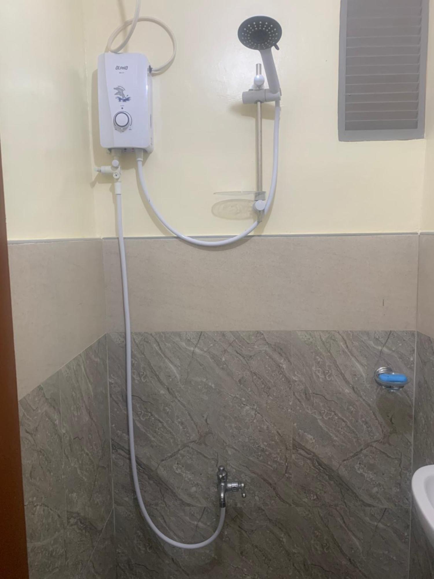 Zl Travelers Inn Batuan エクステリア 写真