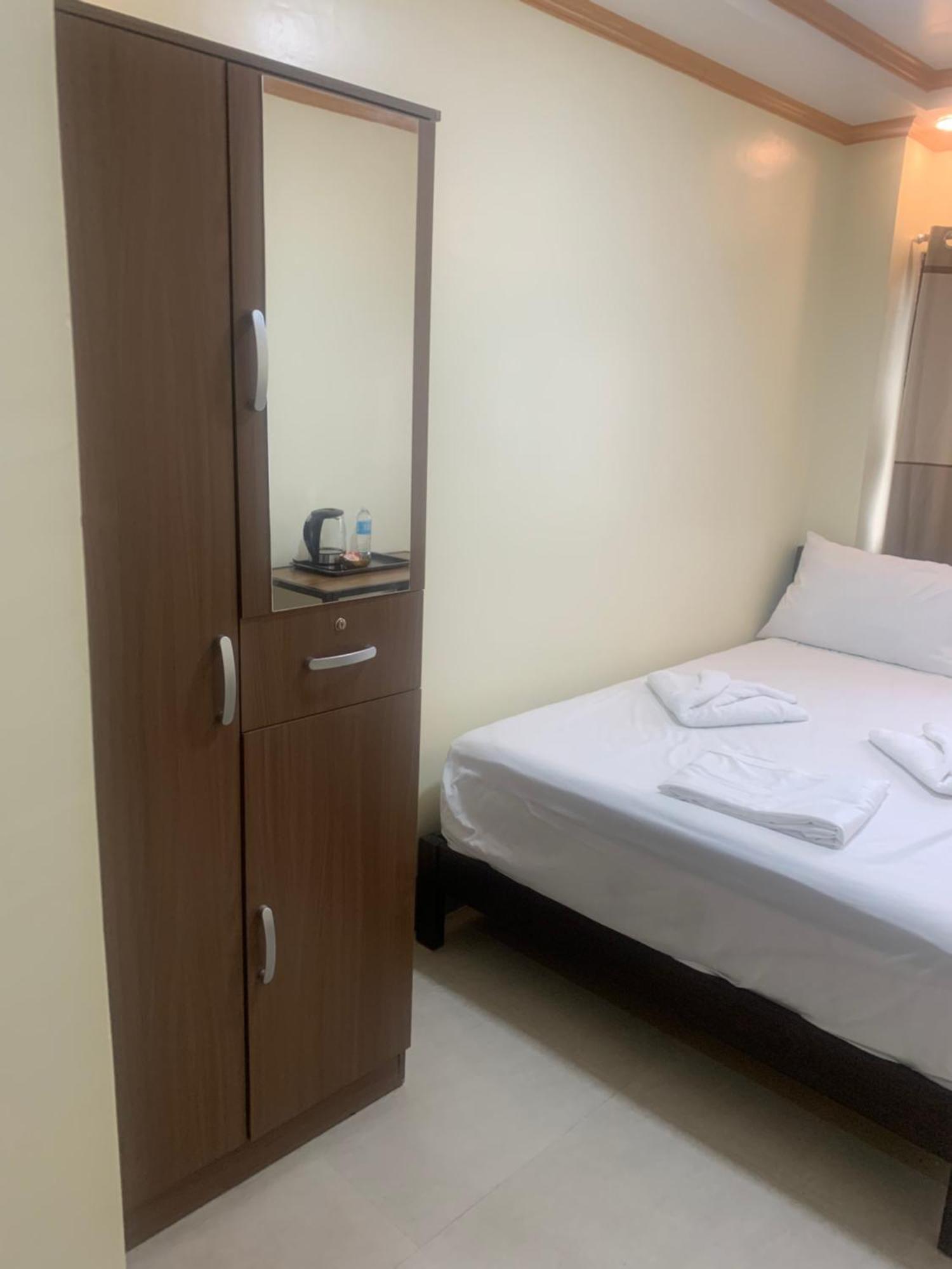 Zl Travelers Inn Batuan エクステリア 写真